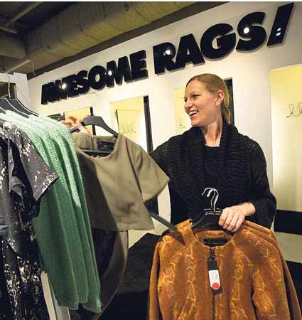 Efter att butikskedjan Awesome Rags gick i konkurs i höstas valde tidigare butikschefen Marie Lind att köpa loss rättigheterna till varumärket och nyöppna ”sin” butik i Nacka Forum i december. – Vår tanke är att öppna fler butiker, men först vill vi bygga grunden här, säger hon.