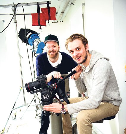 Magnus Ekbladh och Anton De Visscher sökte jobb tillsammans genom en film på Youtube. De tycker att det är 
viktigare att fokusera på innehållet än att göra allt perfekt rent tekniskt.