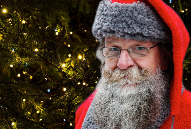 – På själva julafton besöker jag mellan 12 och 14 familjer, jag åker hemifrån vid ett på eftermiddagen och är inte hemma förrän vid nio på kvällen, säger Sven-Erik Svensson som jobbat som tomte i över 50 år. 